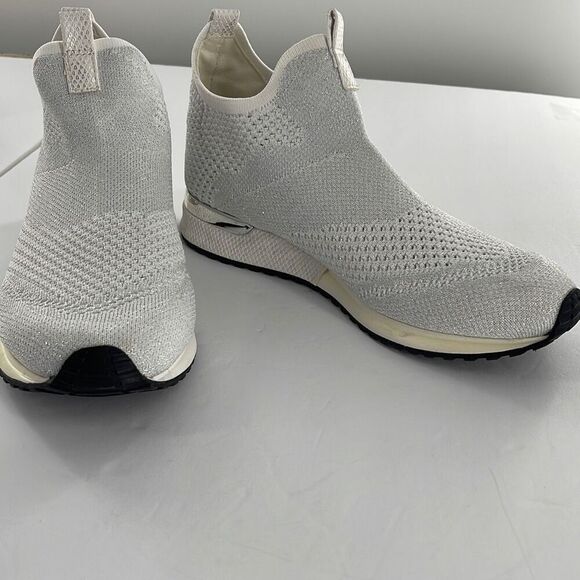 Urban Sport size 8 by J/Slides  Woman’s silver reptile print . - Picture 3 of 13